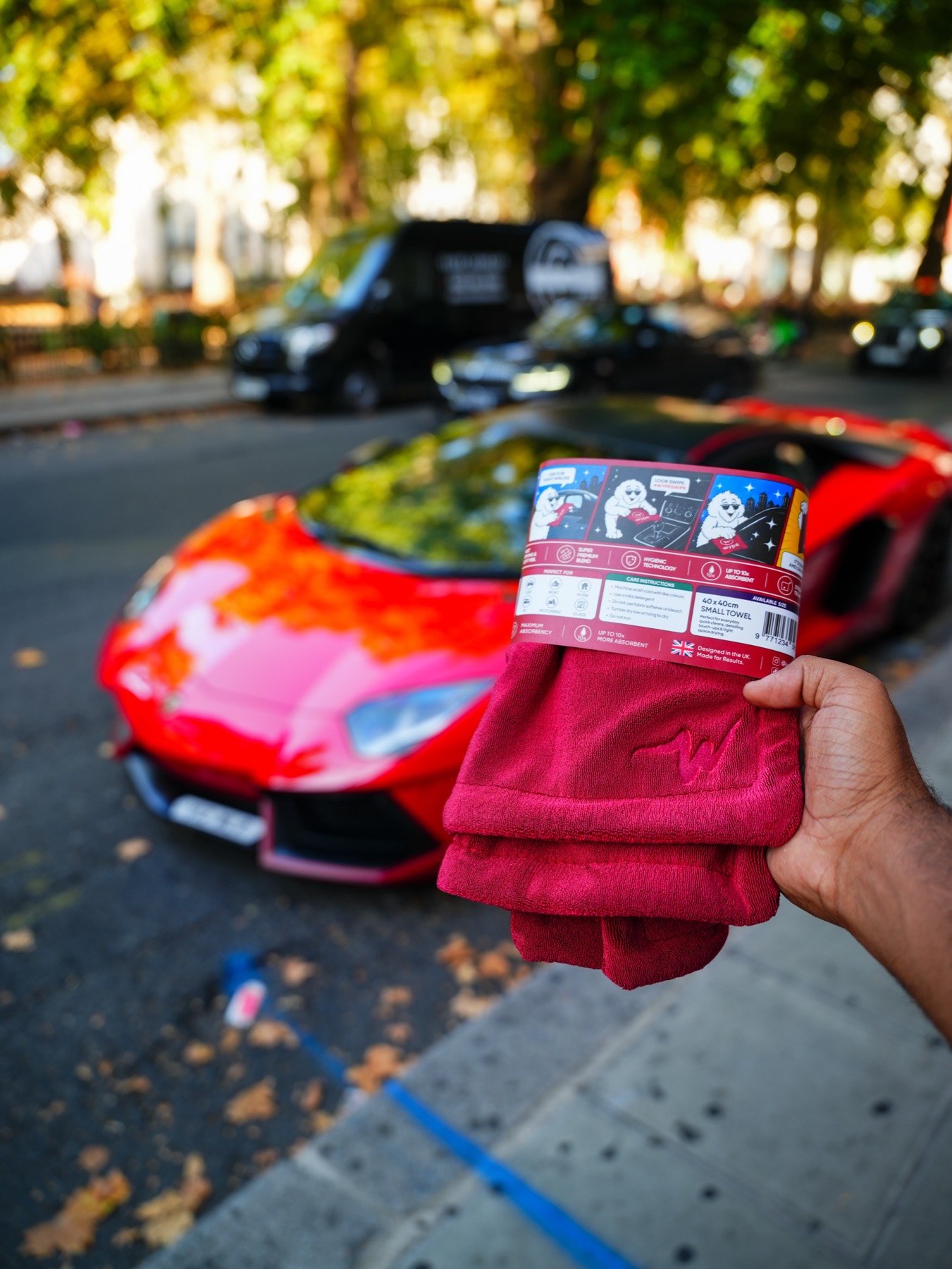 MicroWype+ with retail packaging, Aventador behind
