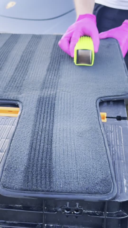 Blok+ drawing lines into a car mat